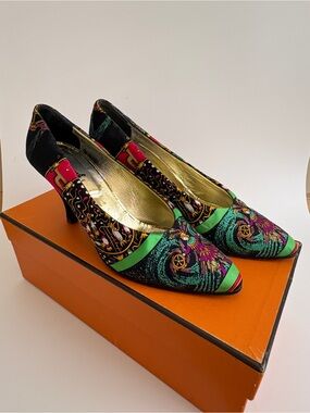Vintage Hermès Printed Silk Motif Pumps